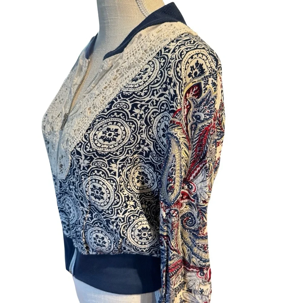 C'isa Blue and White Patterned Zip-up Top - Picture 2 of 10